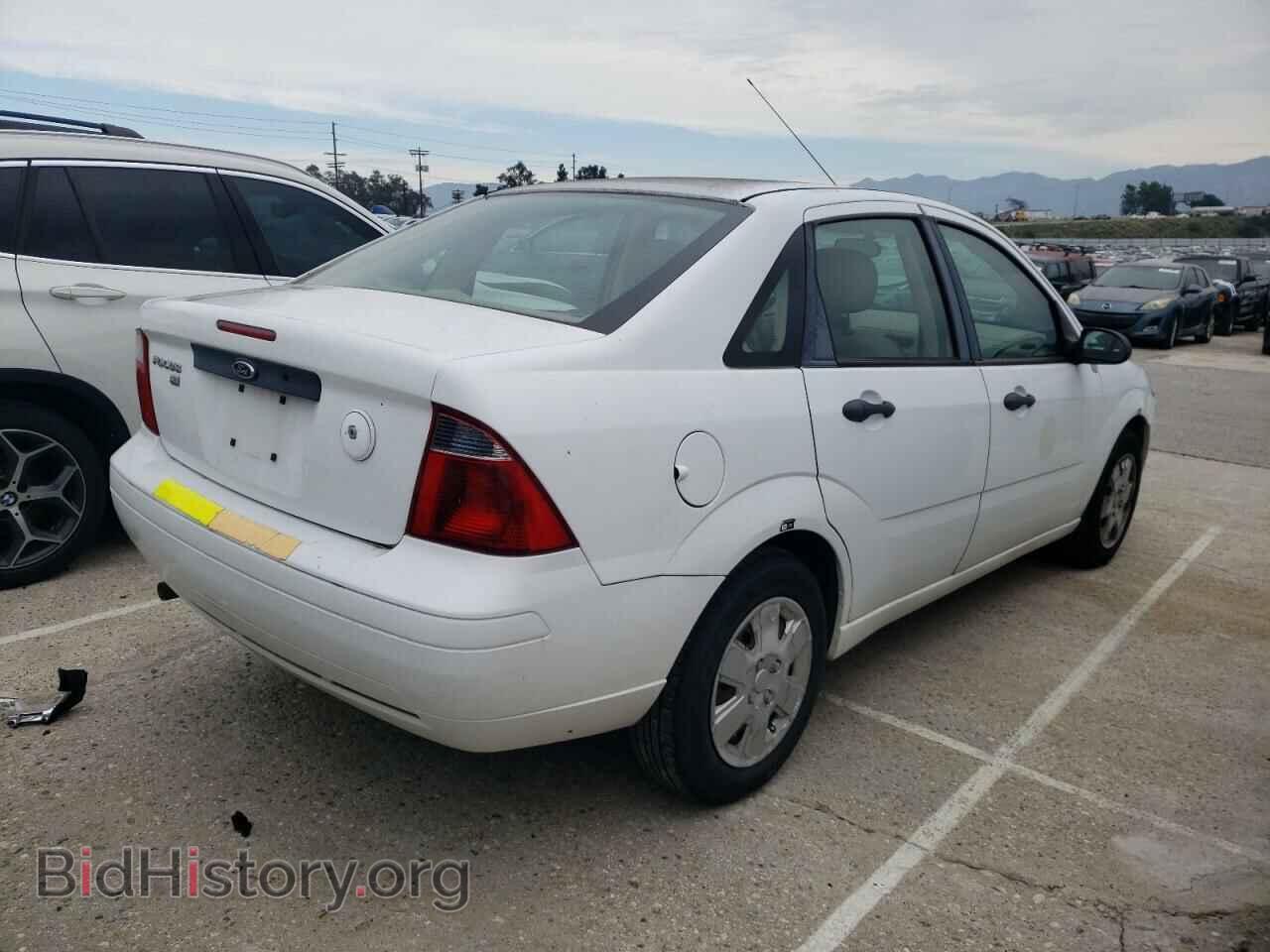 2007 FORD FOCUS - VIN: 1FAHP34N47W359595 - Фото 3
