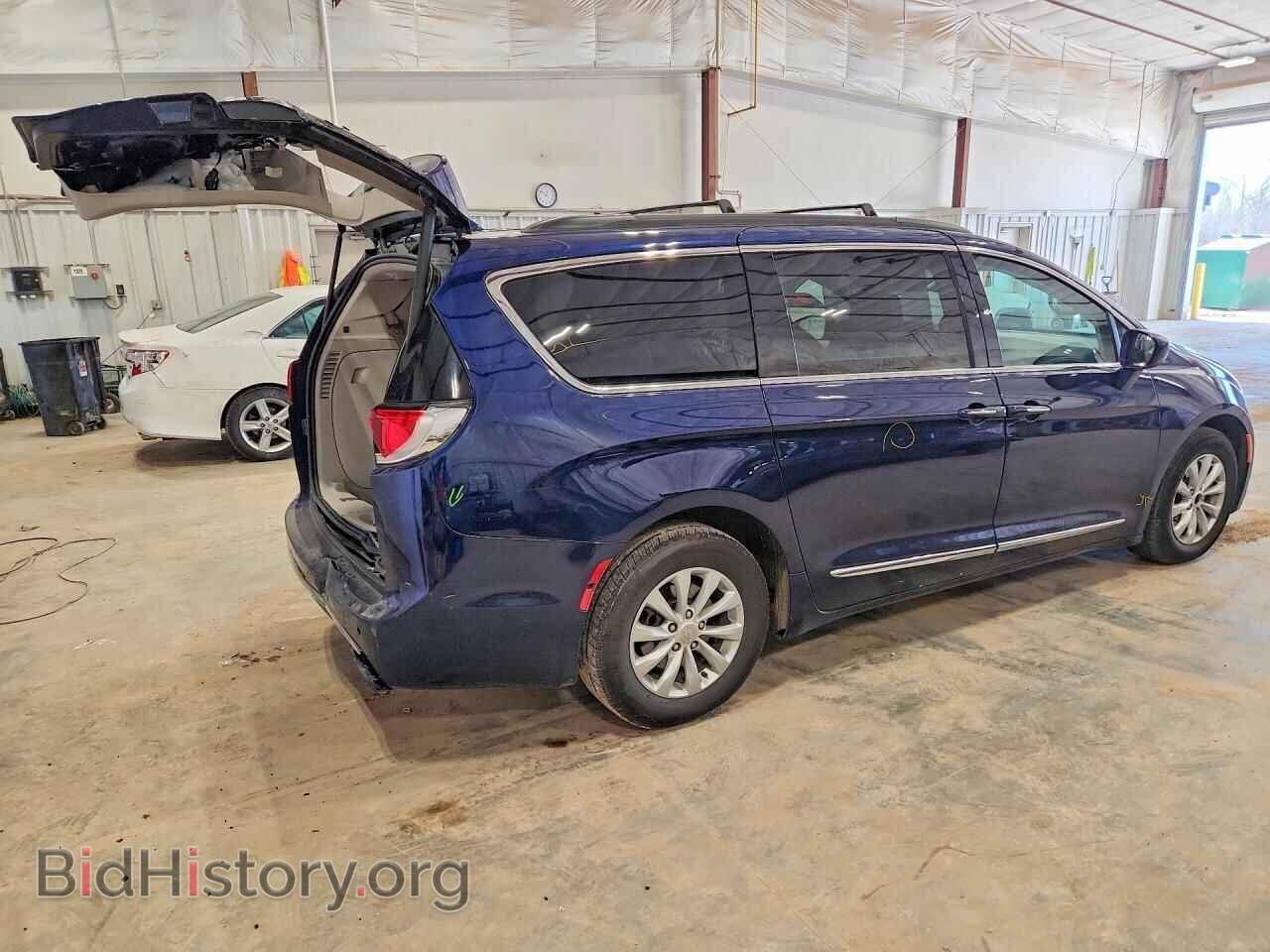 2017 CHRYSLER PACIFICA - VIN: 2C4RC1BGXHR691831 - Фото 3