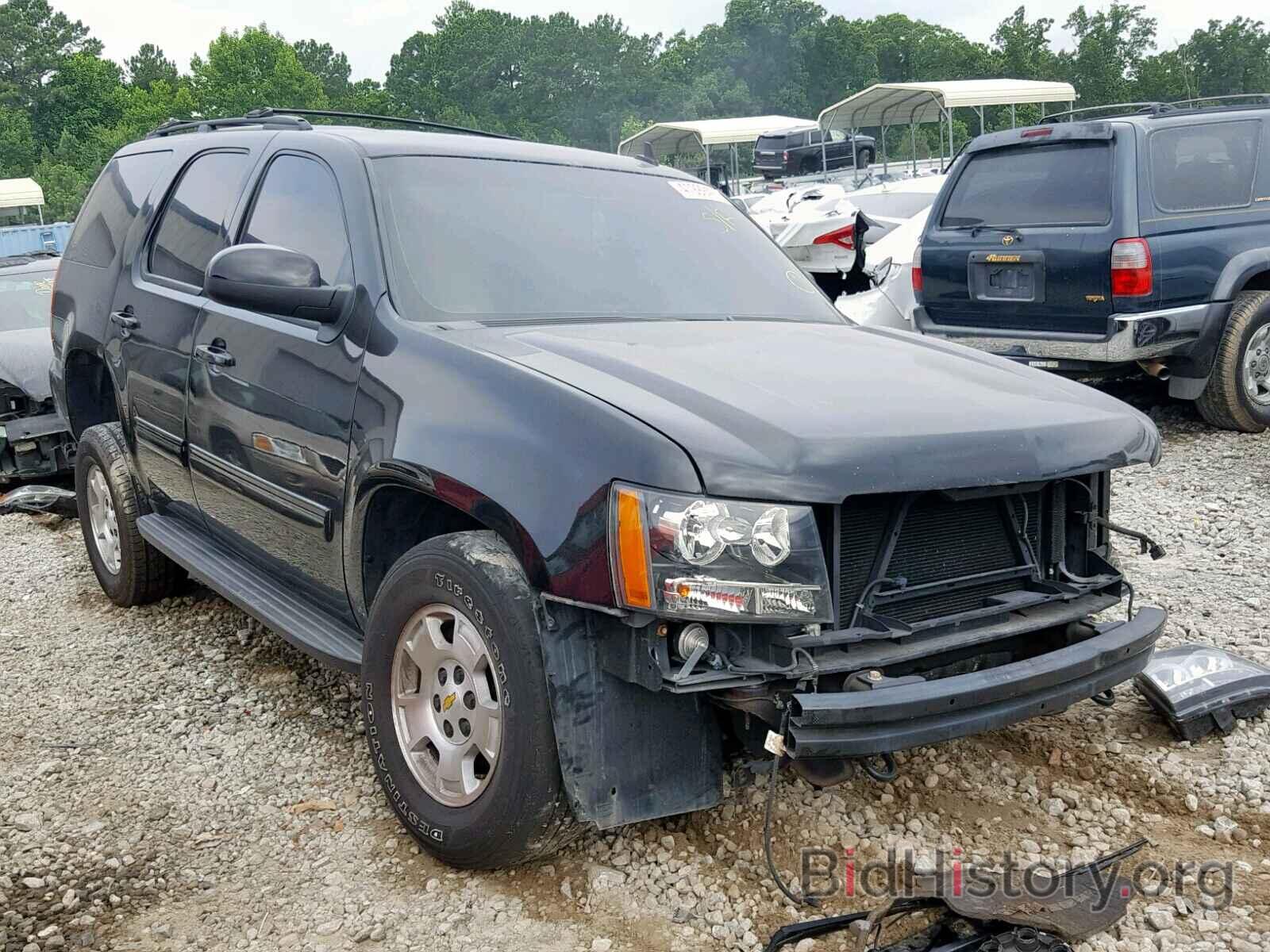 Photo 1GNSKBE02BR356141 - CHEVROLET TAHOE K150 2011