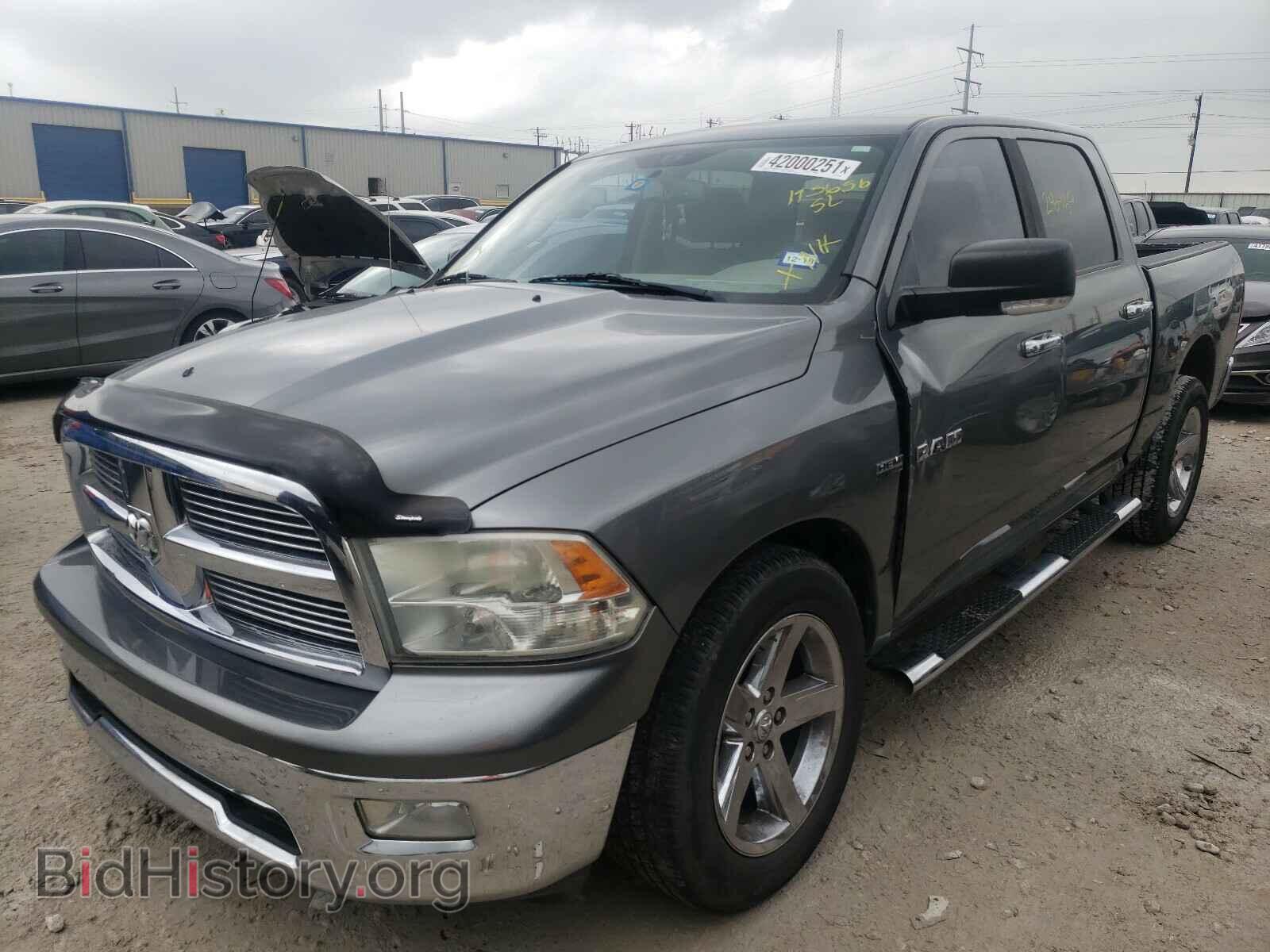 2010 DODGE RAM 1500 - VIN: 1D7RB1CT2AS195656 - Фото 2