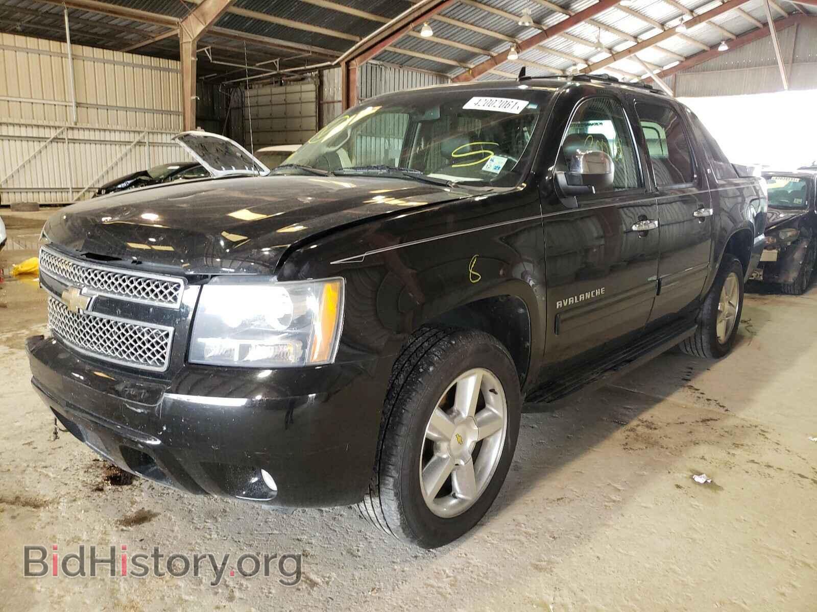 2011 CHEVROLET AVALANCHE - VIN: 3GNMCFE07BG389858 - Фото 2