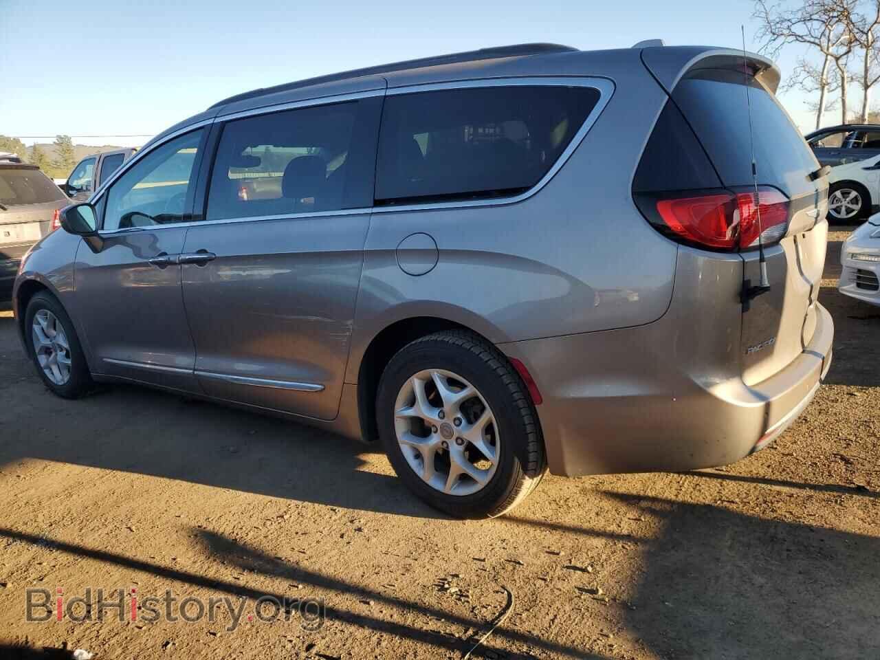 2017 CHRYSLER All Models - VIN: 2C4RC1BG8HR553737 - Photo 2