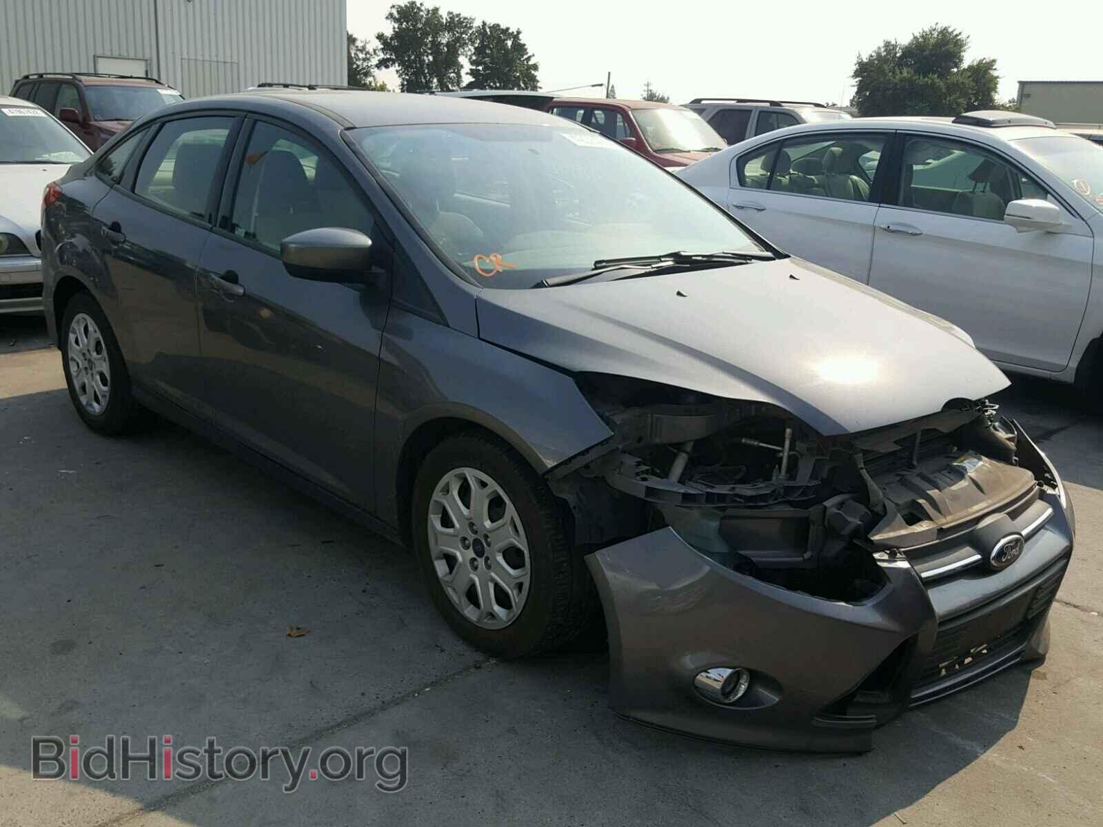 2012 Ford FOCUS Focus SE (VIN 1FAHP3F22CL431442) — фото 1 из 10, Copart, повреждение: передняя часть