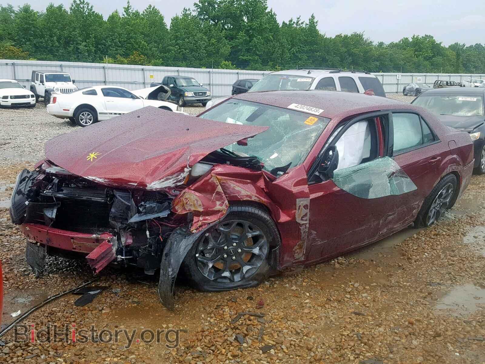 2019 CHRYSLER 300 - VIN: 2C3CCAGG6KH632095 - Фото 2
