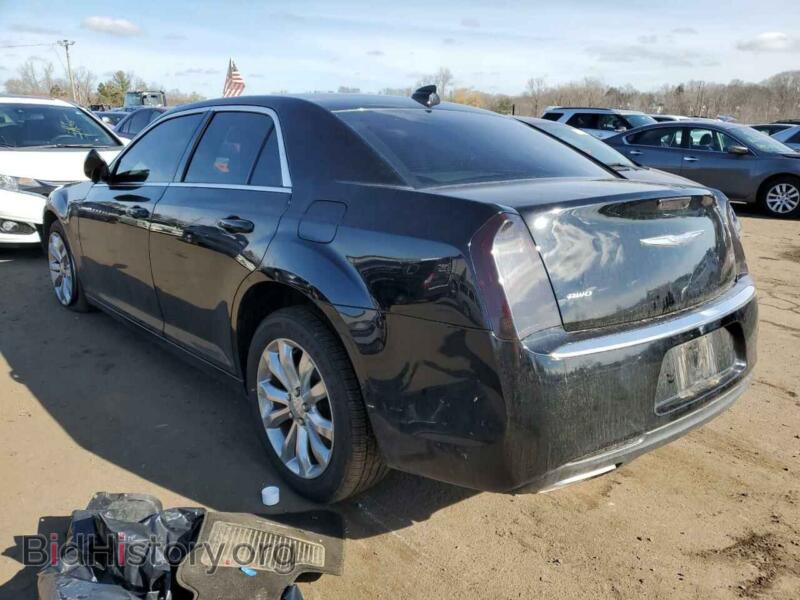2017 Chrysler 300 (VIN 2C3CCARG6HH604111) — фото 2 из 12
