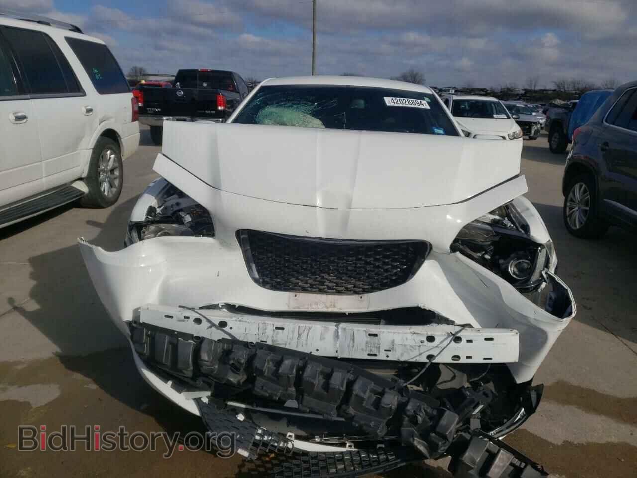 2019 CHRYSLER 300 - VIN: 2C3CCABG1KH682801 - Фото 5