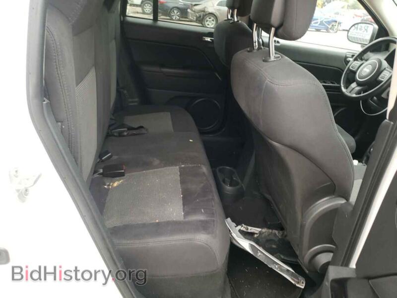 2011 Jeep COMPASS (VIN 1J4NF1FB6BD170002) — photo 6 of 10