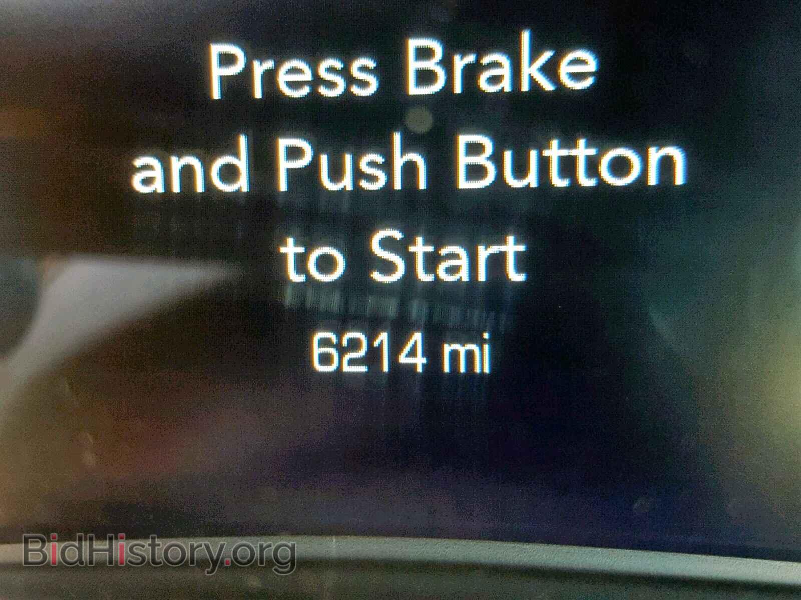 2019 CHRYSLER 300 - VIN: 2C3CCABGXKH617963 - Фото 8