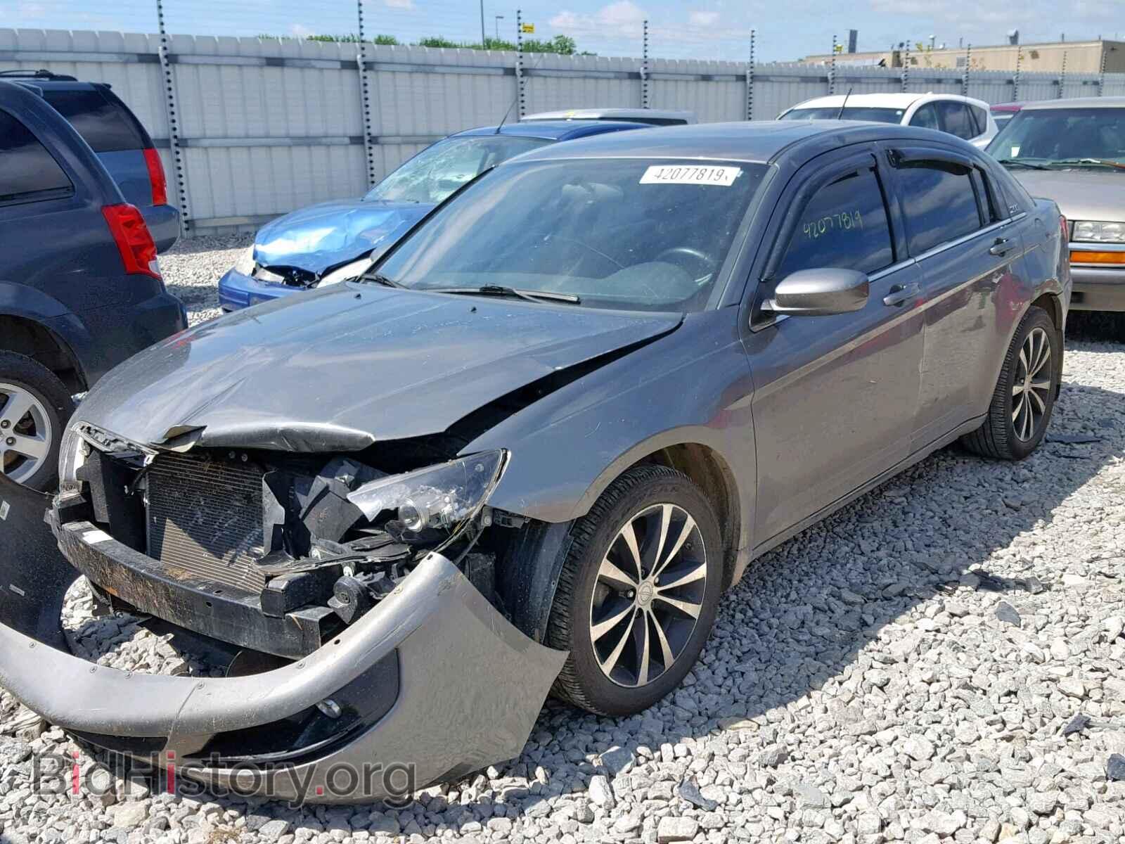 2013 CHRYSLER 200 - VIN: 1C3CCBBB4DN574063 - Фото 2