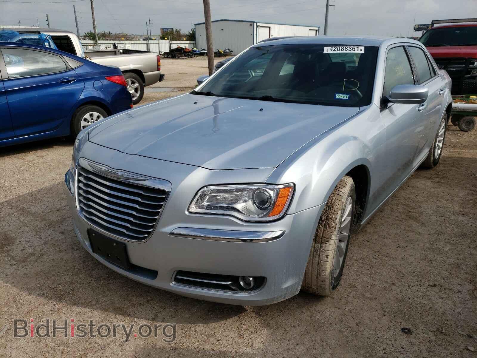 2013 CHRYSLER 300 - VIN: 2C3CCAAG4DH739819 - Фото 2