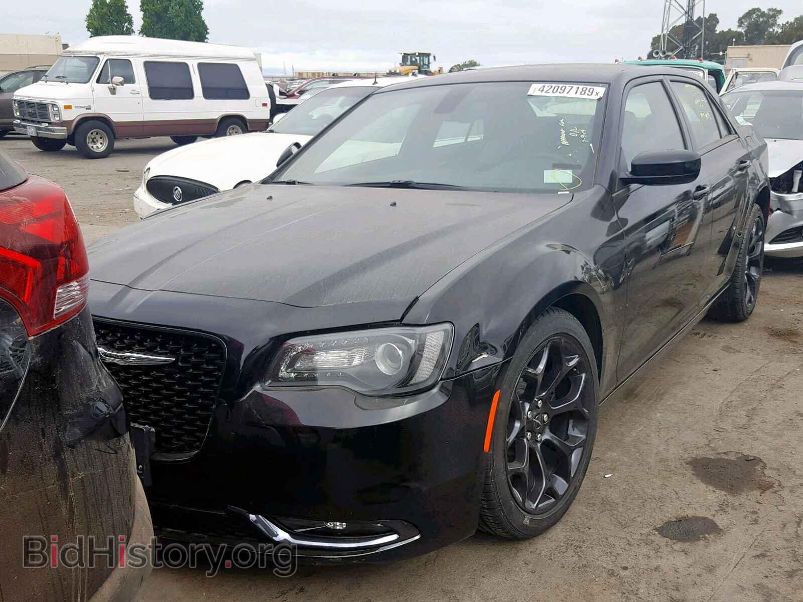 2019 CHRYSLER 300 - VIN: 2C3CCABGXKH585399 - Фото 2
