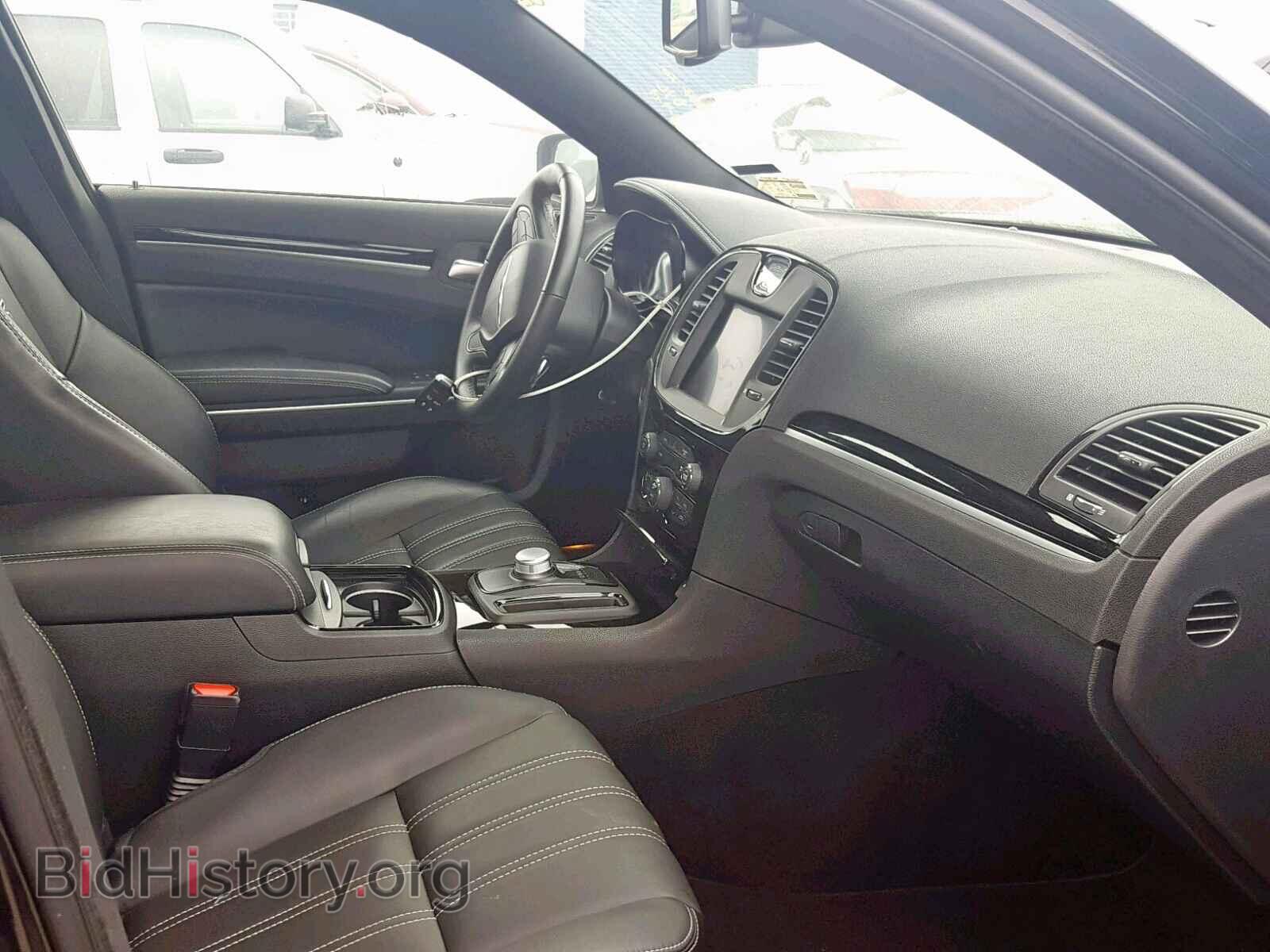 2019 CHRYSLER 300 - VIN: 2C3CCABGXKH585399 - Фото 5