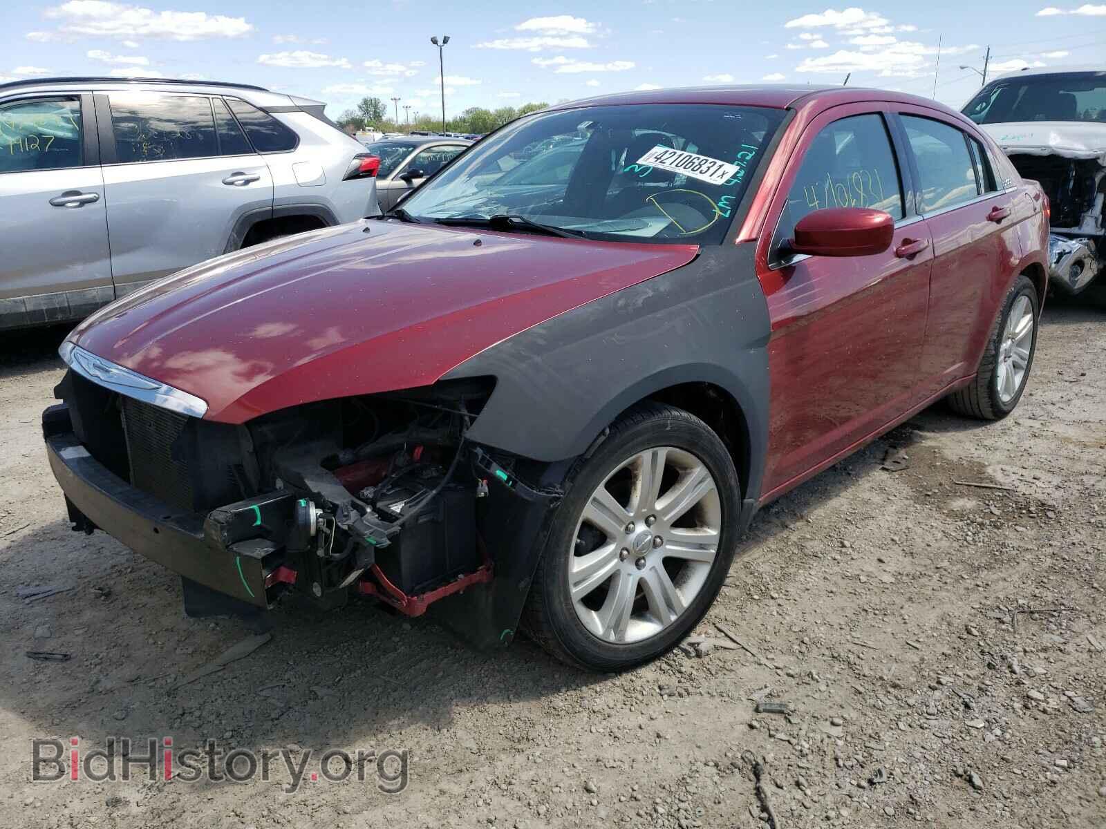 2013 CHRYSLER 200 - VIN: 1C3CCBBB1DN695570 - Фото 2
