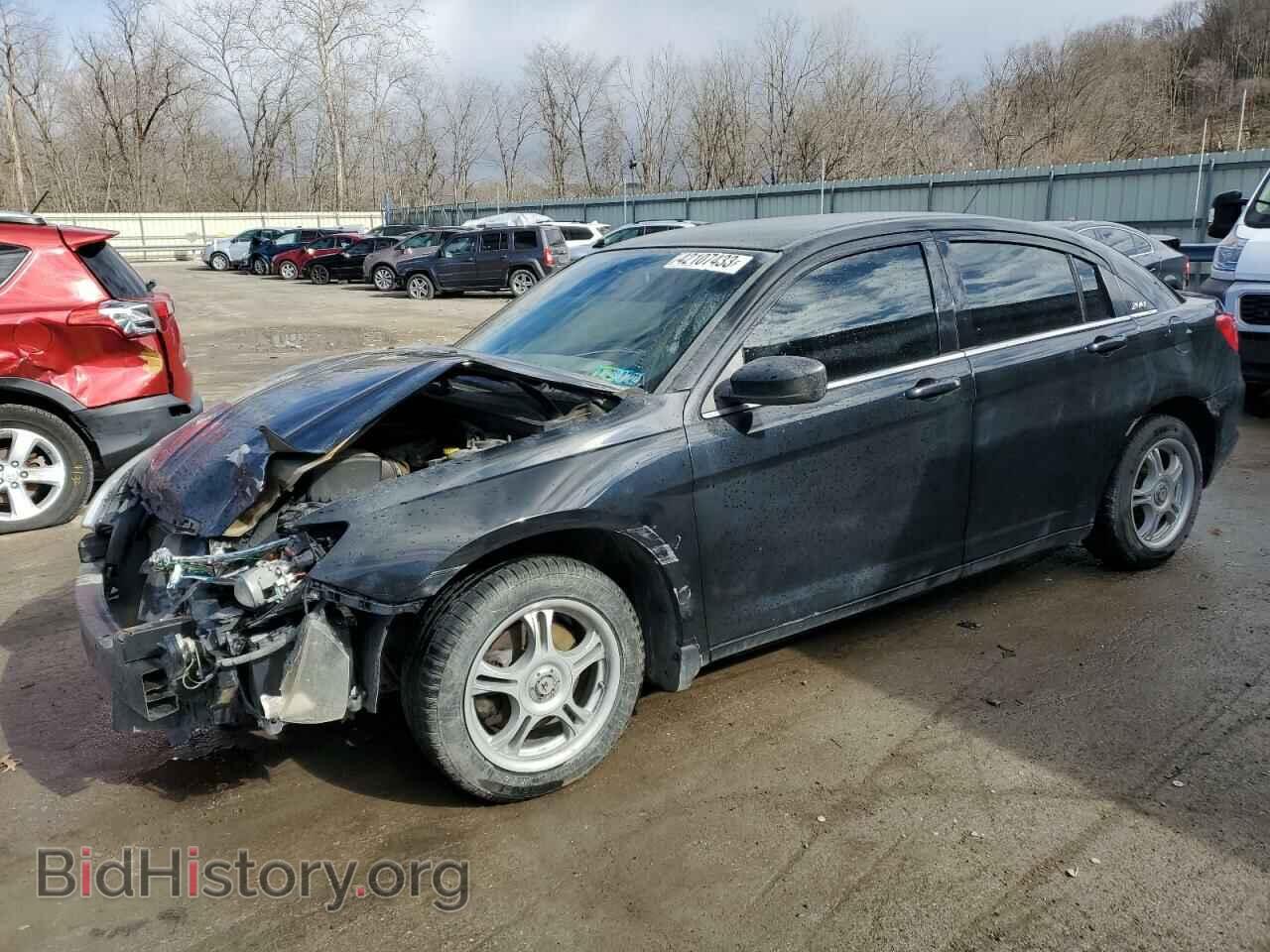 Photo 1C3BC1FG8BN555573 - CHRYSLER 200 2011