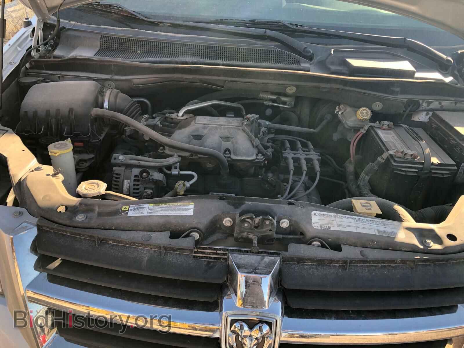 Photo 2D4RN5D18AR461773 - DODGE CARAVAN 2010