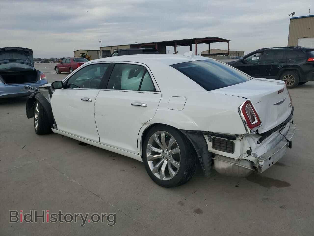 2019 CHRYSLER 300 - VIN: 2C3CCAEG6KH605028 - Фото 2