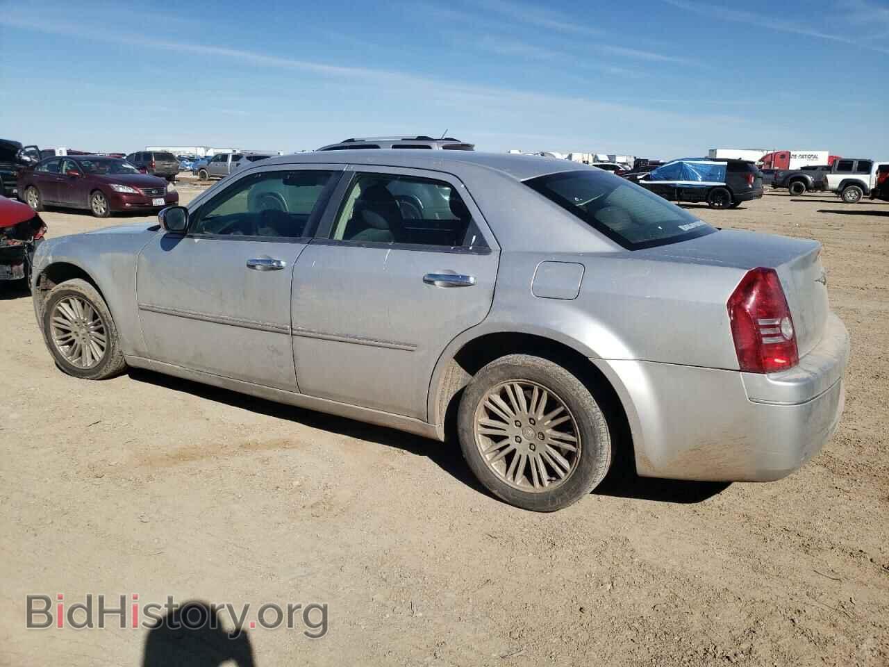 2010 CHRYSLER 300 - VIN: 2C3CA4CD2AH198811 - Фото 2
