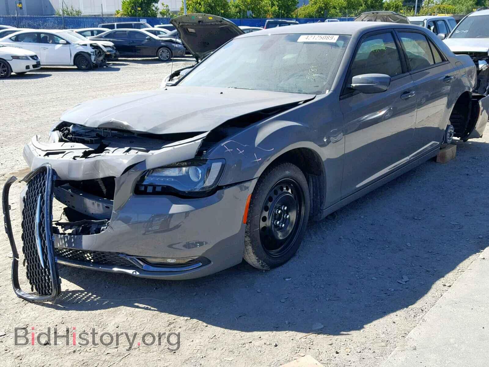 2019 CHRYSLER 300 - VIN: 2C3CCABG4KH559767 - Фото 2