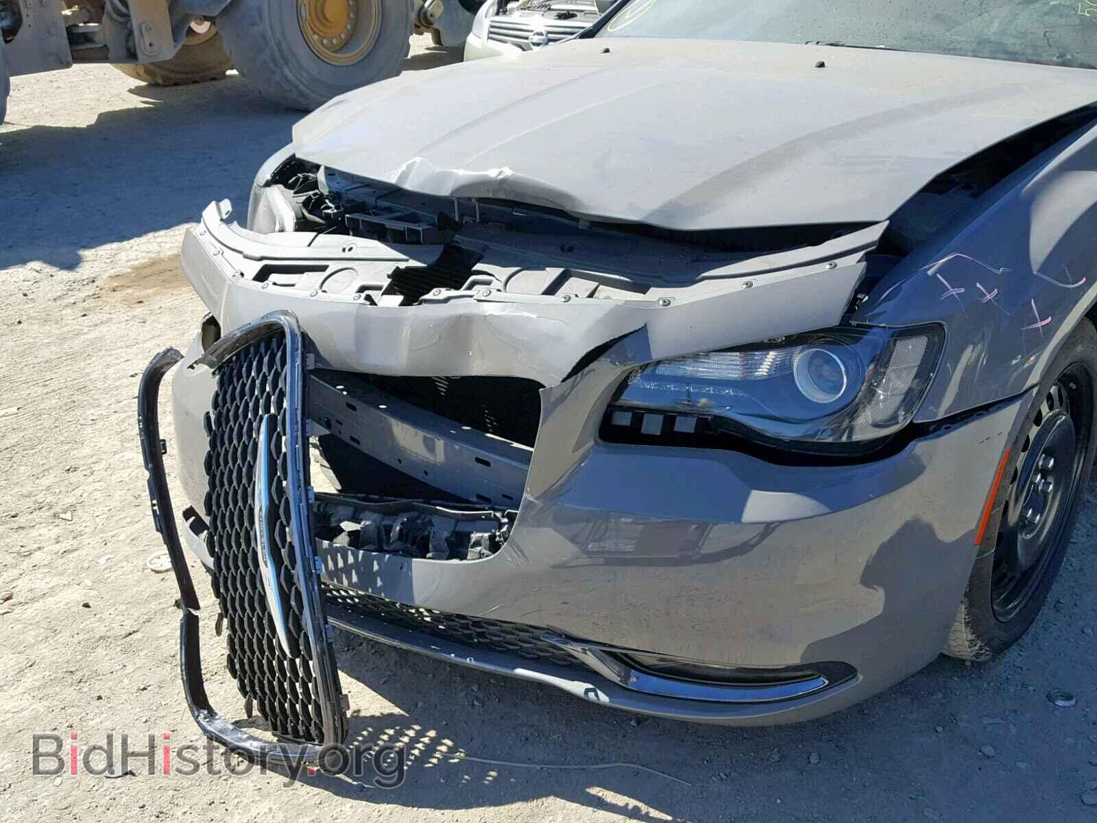 2019 CHRYSLER 300 - VIN: 2C3CCABG4KH559767 - Фото 9