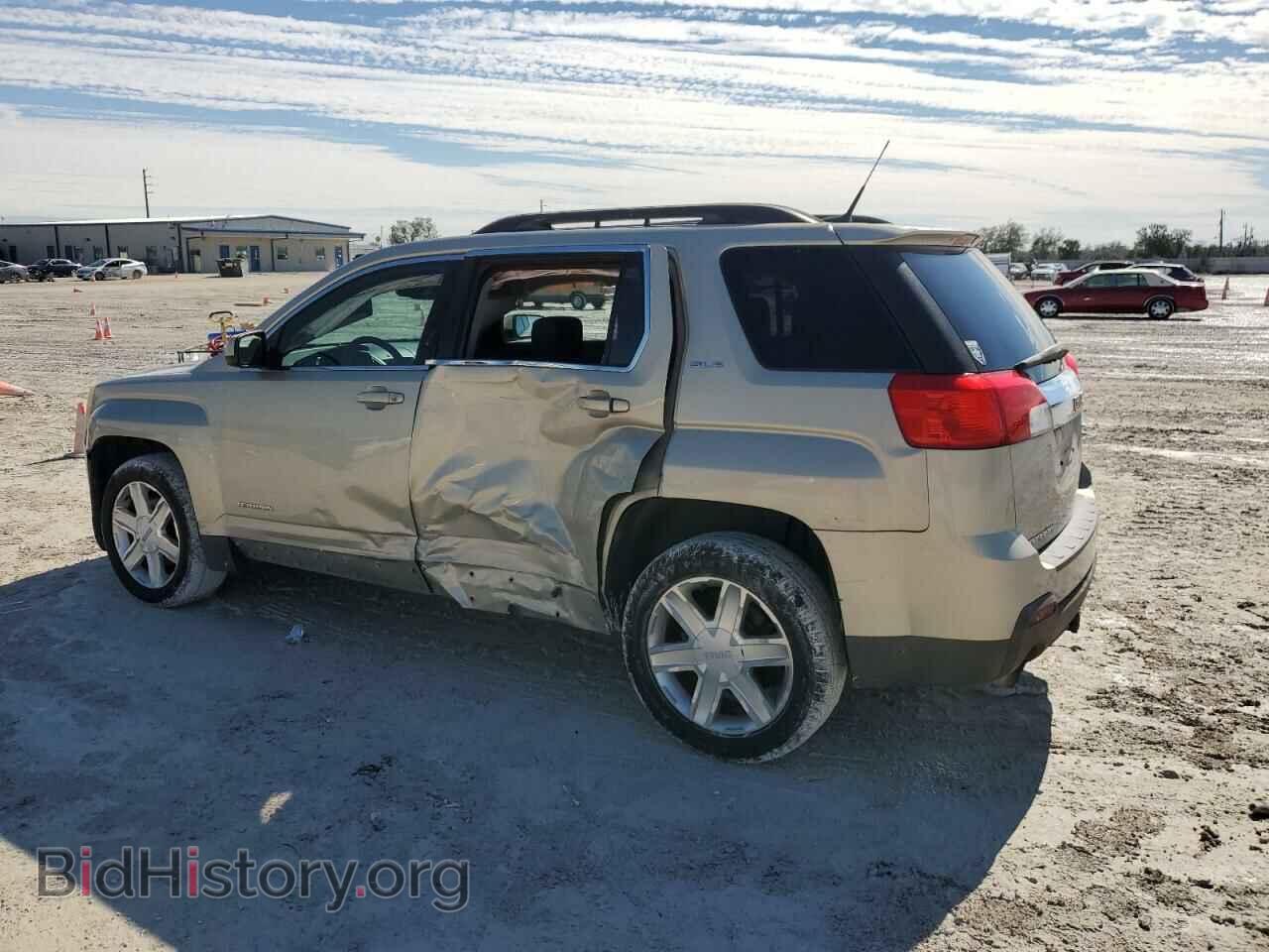 2011 GMC TERRAIN - VIN: 2CTFLSE56B6394376 - Photo 2