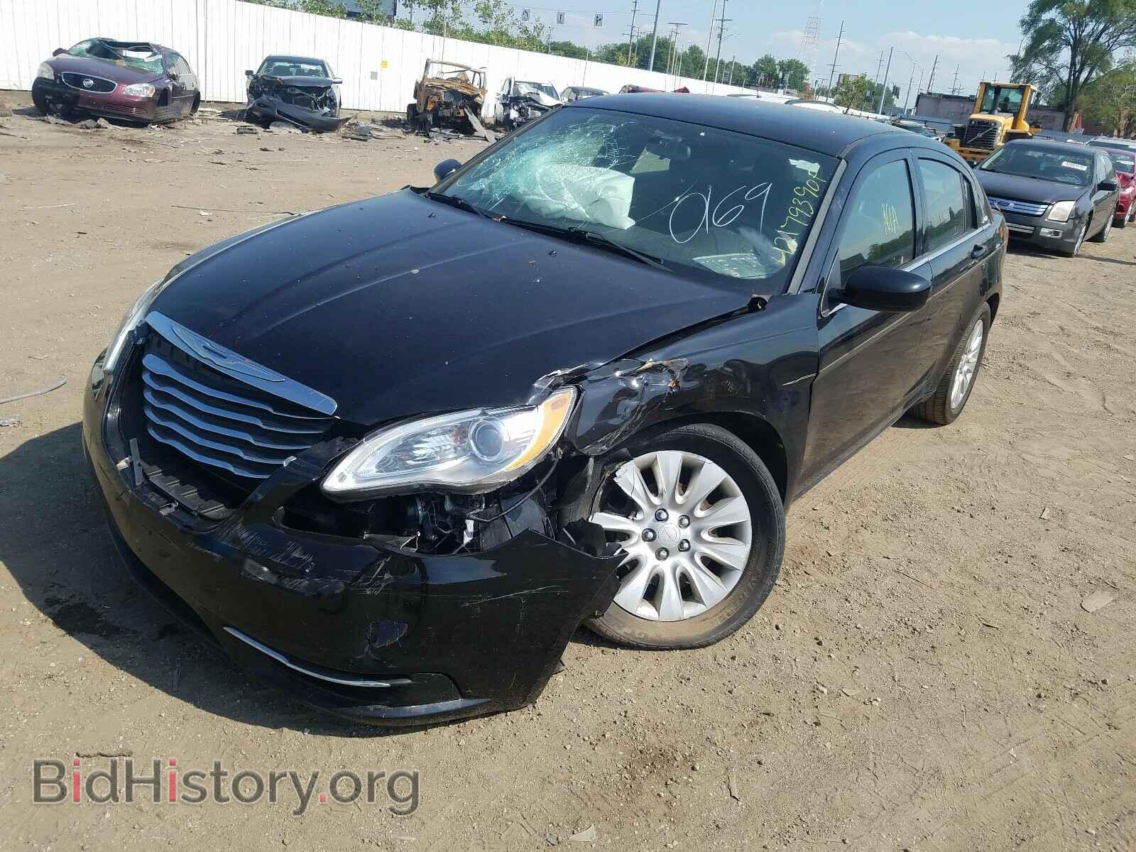 2012 CHRYSLER 200 - VIN: 1C3CCBAB3CN130169 - Фото 2