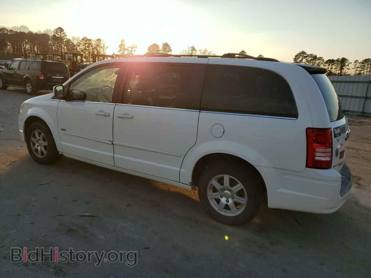 2008 CHRYSLER MINIVAN - VIN: 2A8HR54P58R833865 - Фото 2