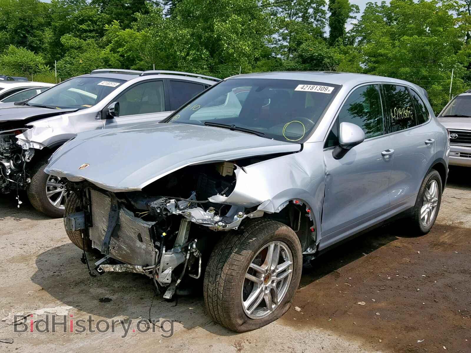 2016 PORSCHE CAYENNE - VIN: WP1AA2A29GLA09381 - Photo 2