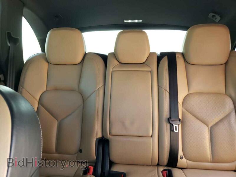 2016 Porsche CAYENNE (VIN WP1AA2A28GLA06455) — photo 10 of 13