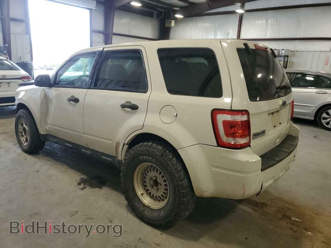 2011 FORD ESCAPE - VIN: 1FMCU0C76BKB80050 - Фото 2