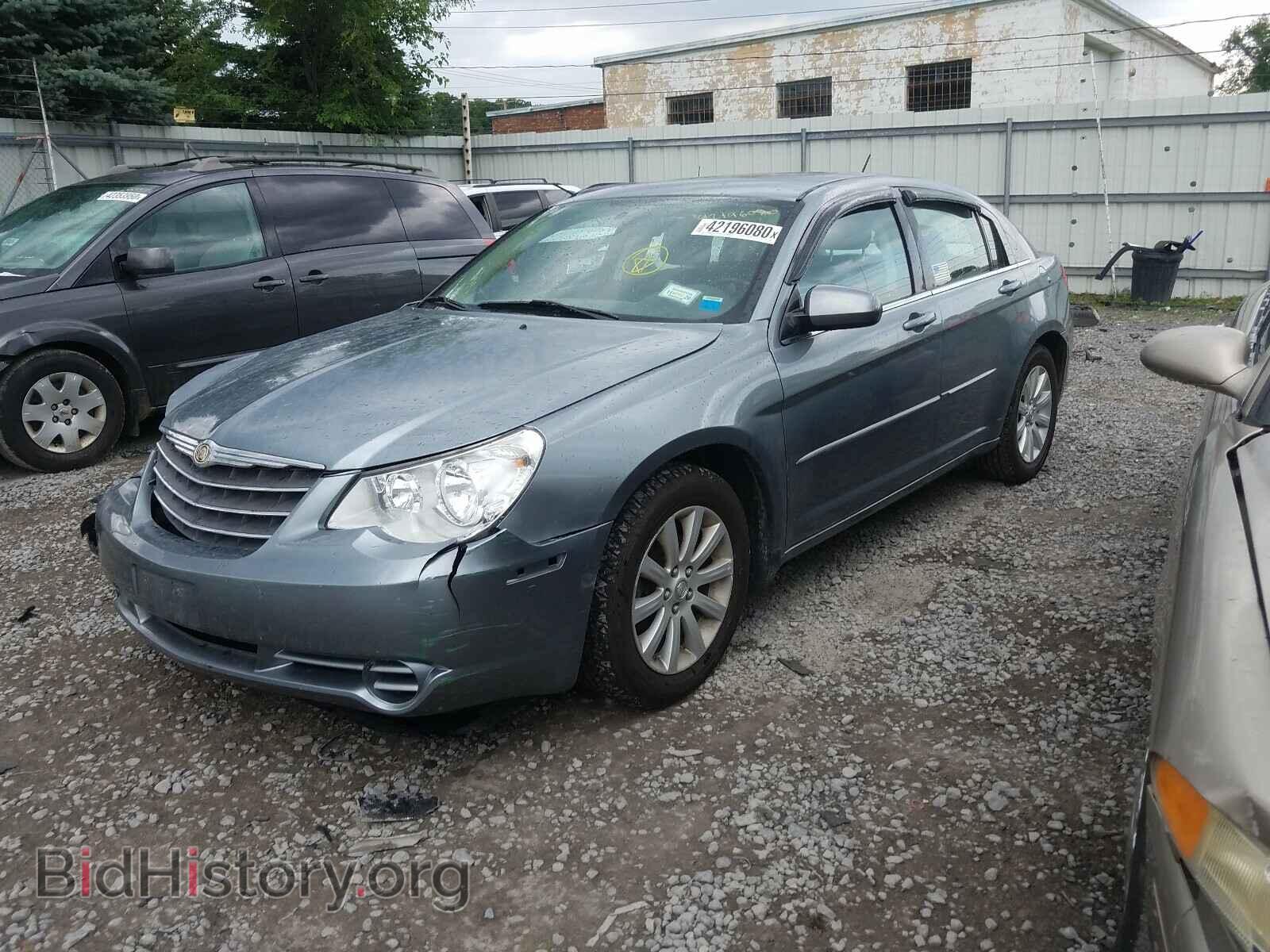 2010 CHRYSLER SEBRING - VIN: 1C3CC5FD6AN197132 - Фото 2