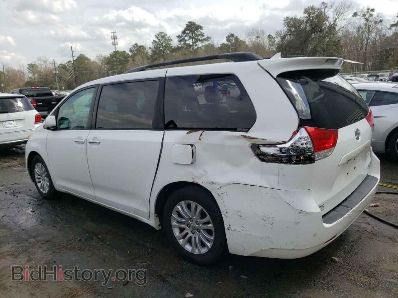 2011 TOYOTA All Models - VIN: 5TDYK3DC2BS120966 - Фото 2