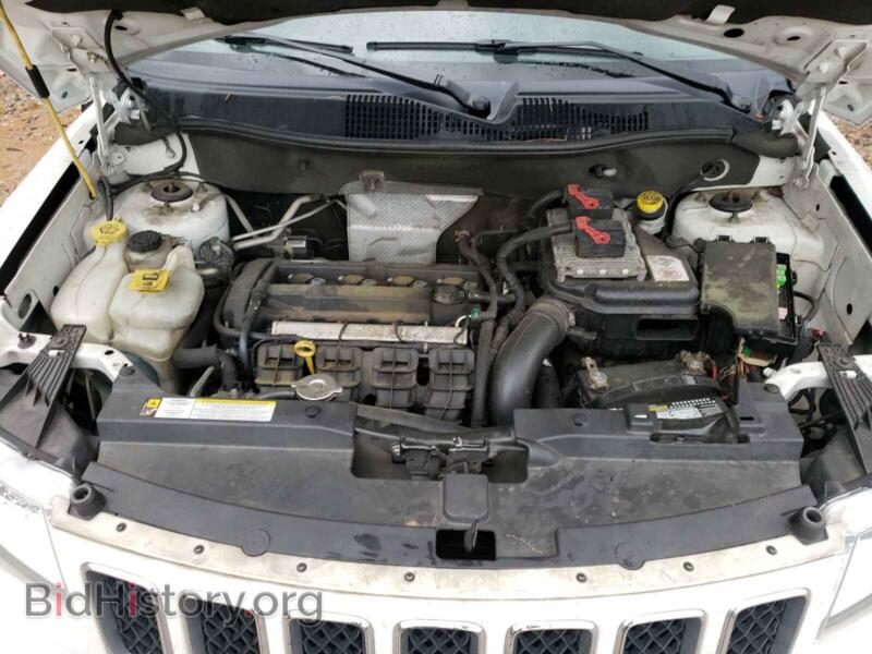 2011 Jeep COMPASS (VIN 1J4NT1FA6BD260640) — фото 7 из 10