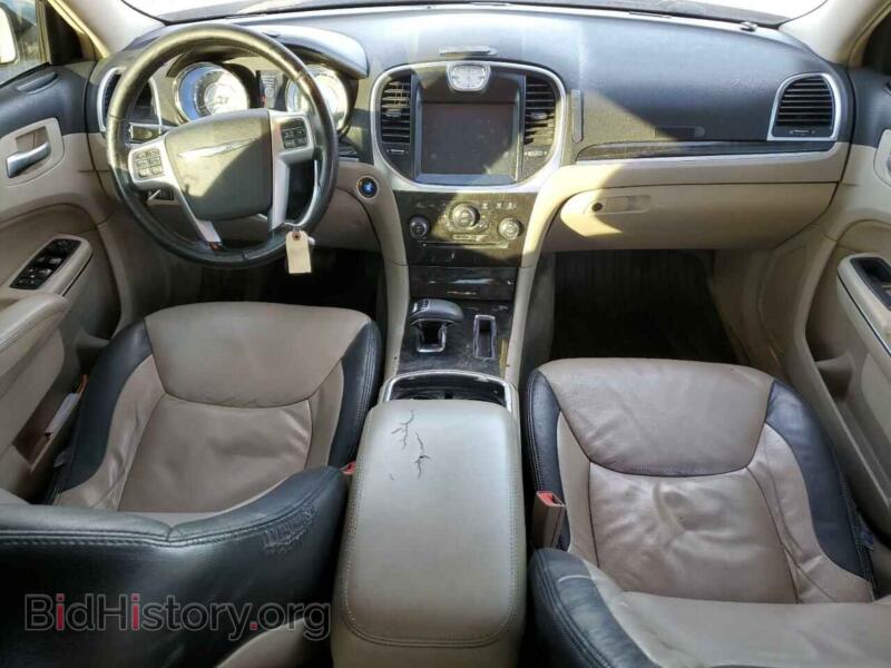 2012 Chrysler 300 (VIN 2C3CCAAG7CH166493) — photo 8 of 12