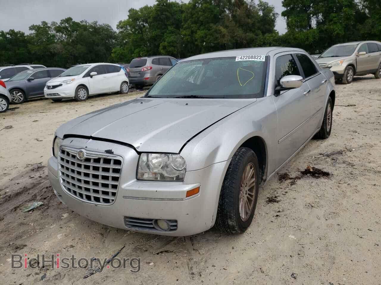 2010 CHRYSLER 300 - VIN: 2C3CA5CV0AH253982 - Фото 2