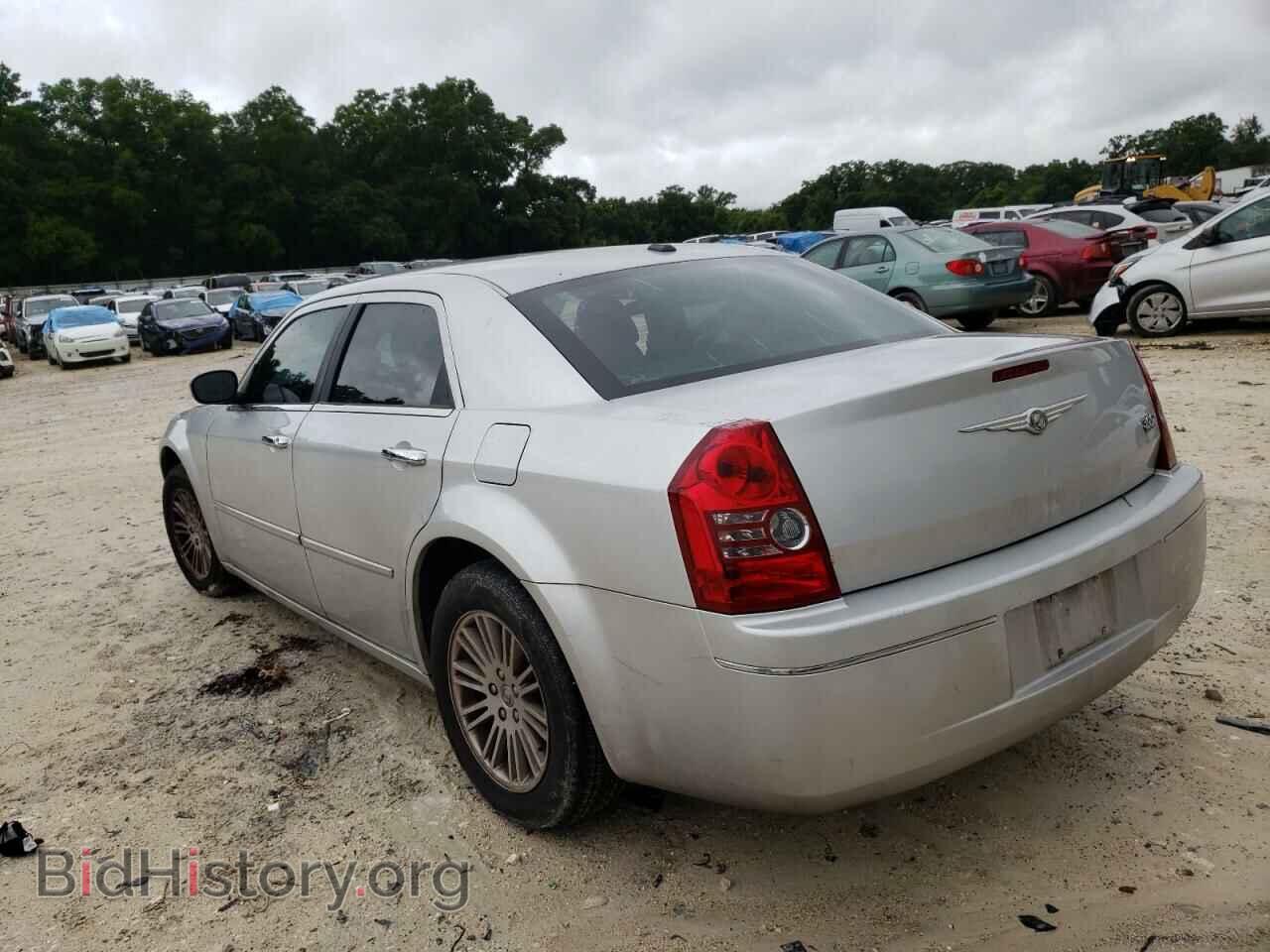 2010 CHRYSLER 300 - VIN: 2C3CA5CV0AH253982 - Фото 3