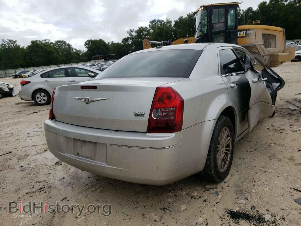 2010 CHRYSLER 300 - VIN: 2C3CA5CV0AH253982 - Фото 4