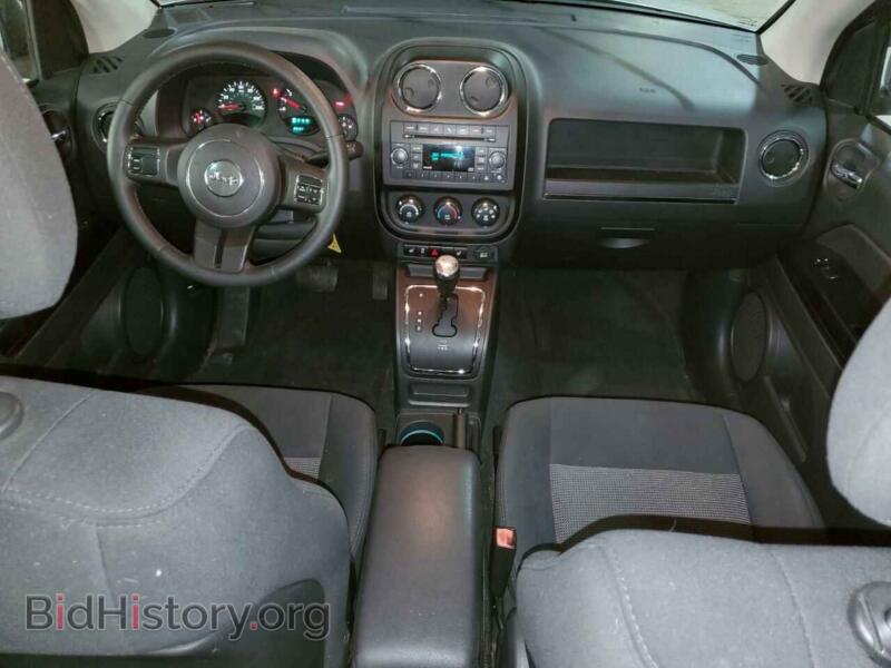 2011 Jeep COMPASS (VIN 1J4NF1FB2BD210981) — photo 8 of 13