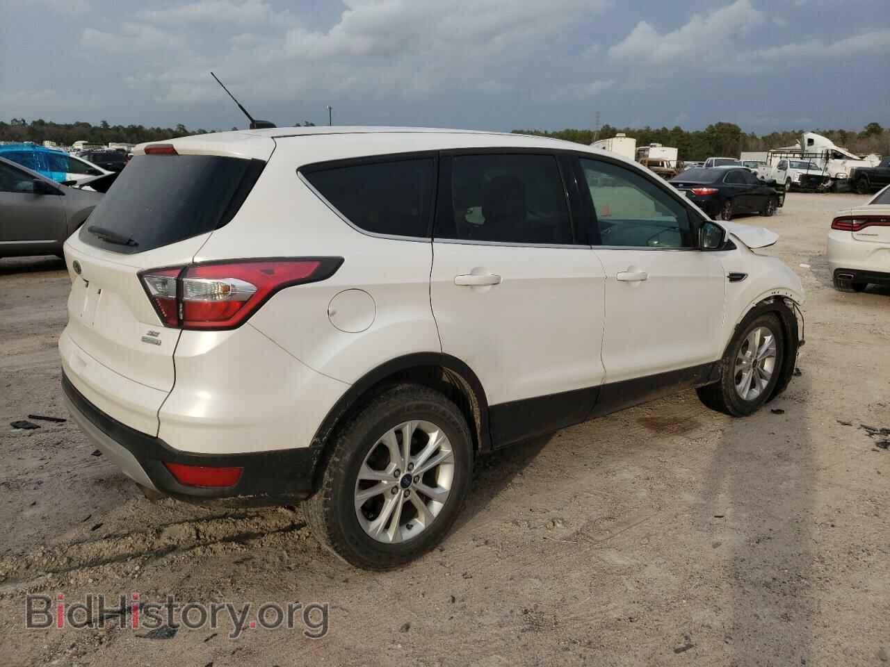 2017 FORD ESCAPE - VIN: 1FMCU0G9XHUB02427 - Фото 3