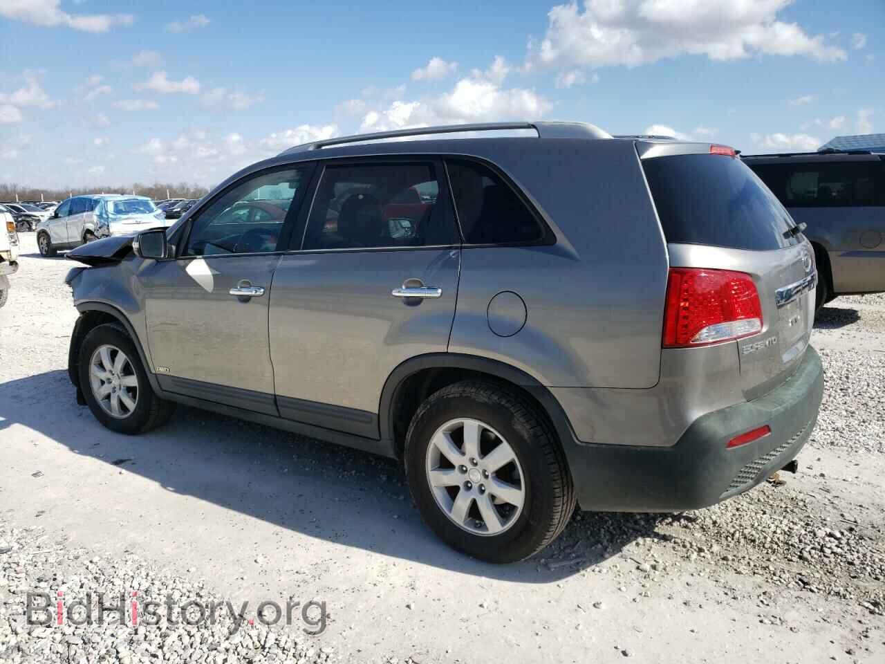 2011 KIA SORENTO - VIN: 5XYKTDA2XBG108971 - Фото 2