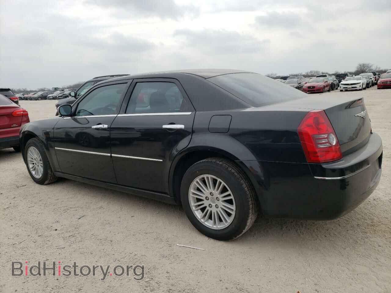 2010 CHRYSLER 300 - VIN: 2C3CA4CD8AH330101 - Photo 2