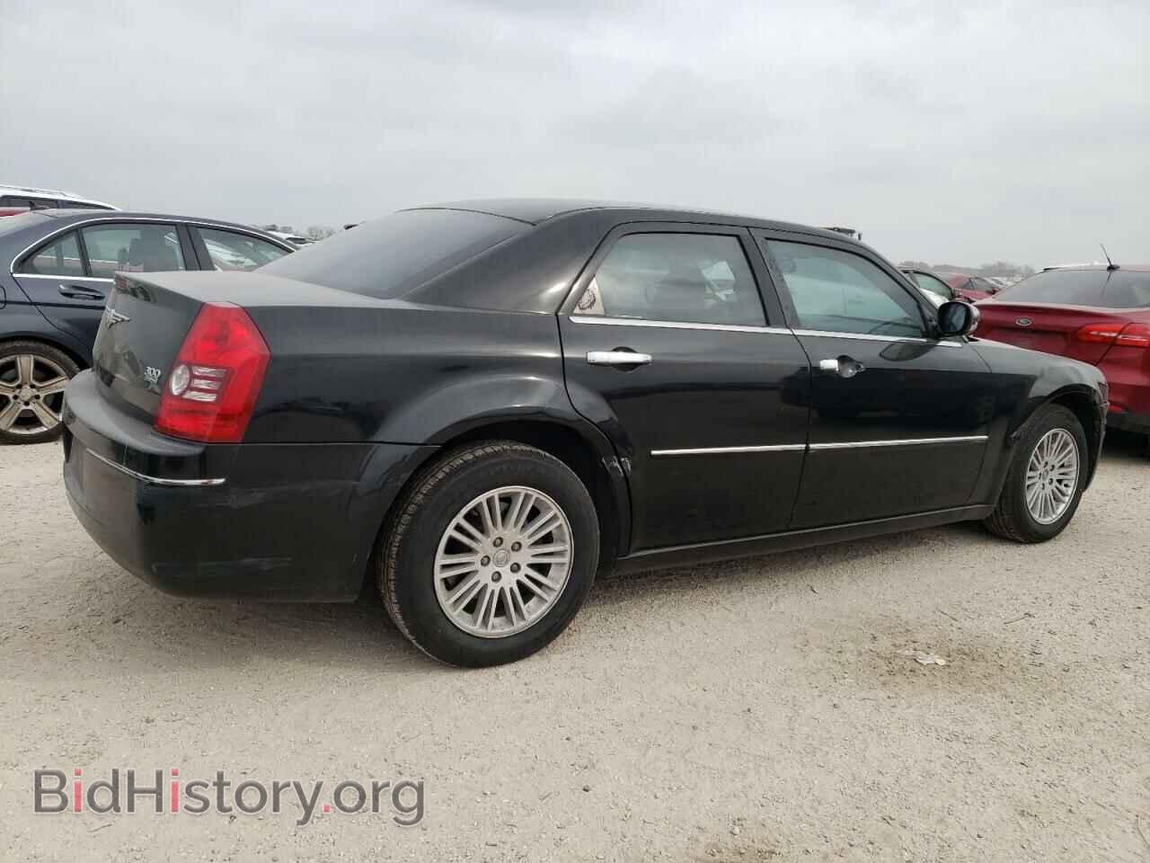 2010 CHRYSLER 300 - VIN: 2C3CA4CD8AH330101 - Photo 3