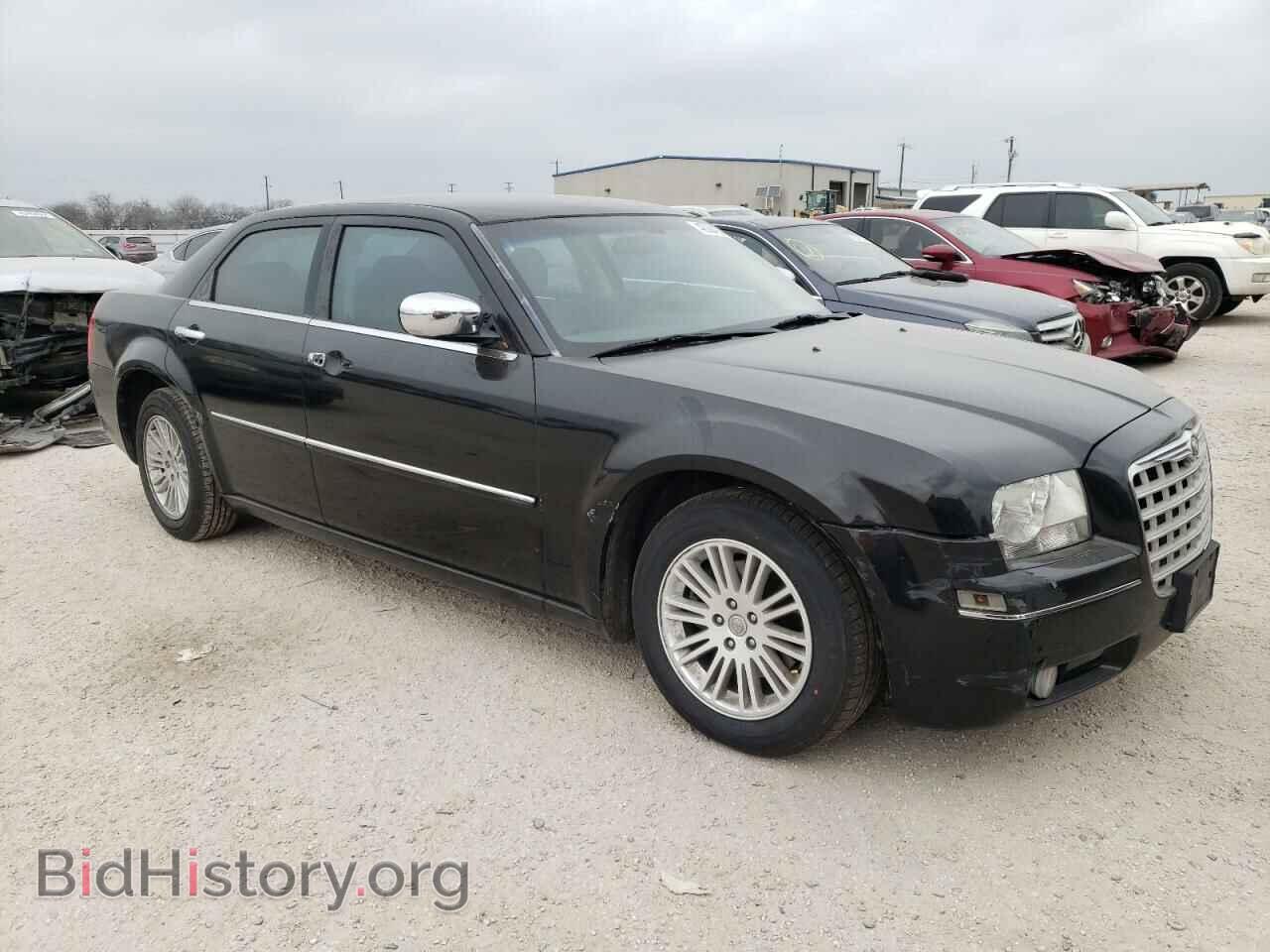 2010 CHRYSLER 300 - VIN: 2C3CA4CD8AH330101 - Photo 4