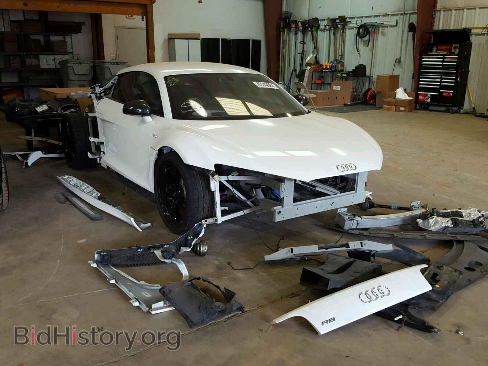 Фотография WUADNAFG6AN001030 - AUDI R8 2010