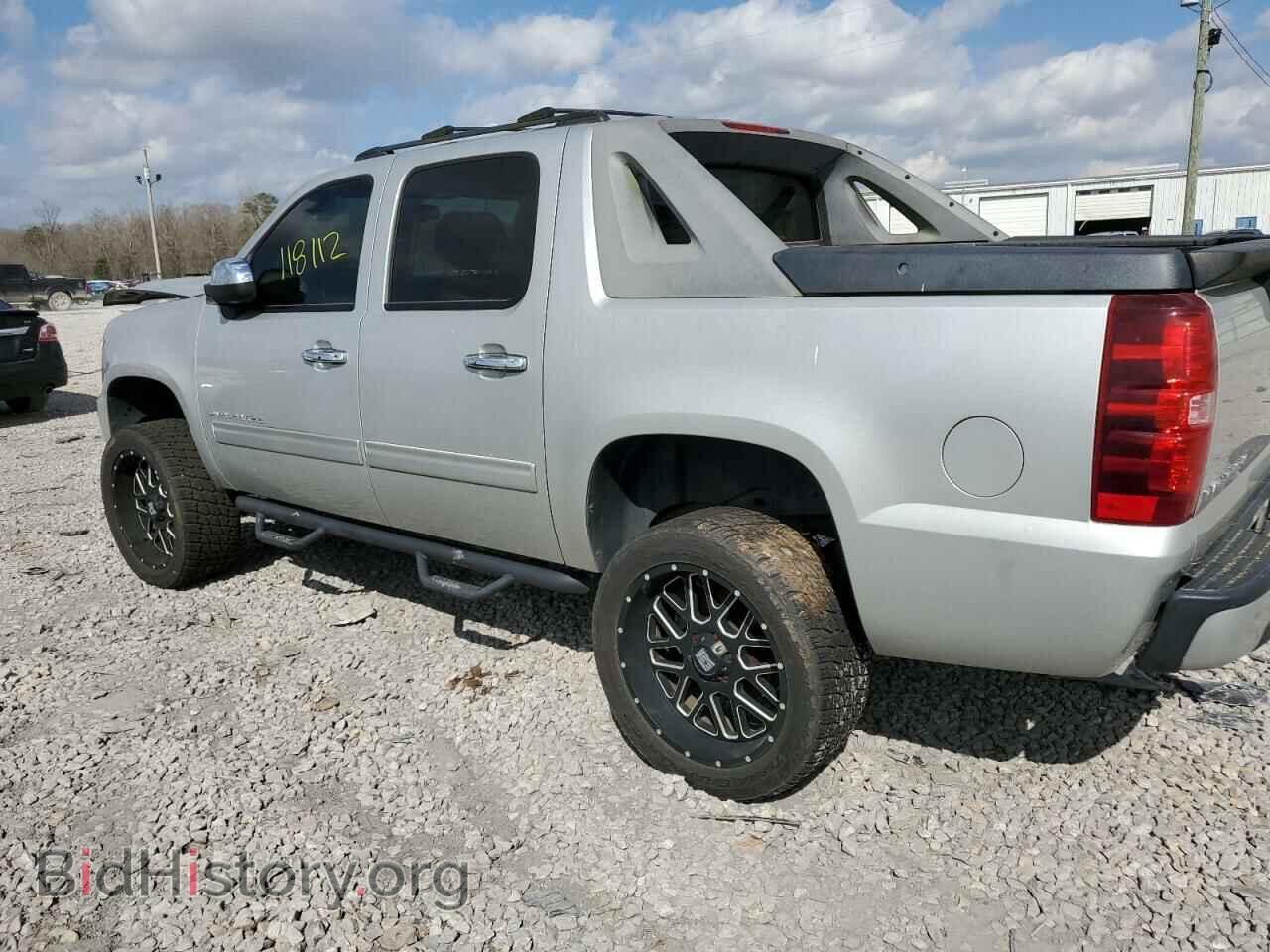 2011 CHEVROLET AVALANCHE - VIN: 3GNMCEE08BG404703 - Фото 2