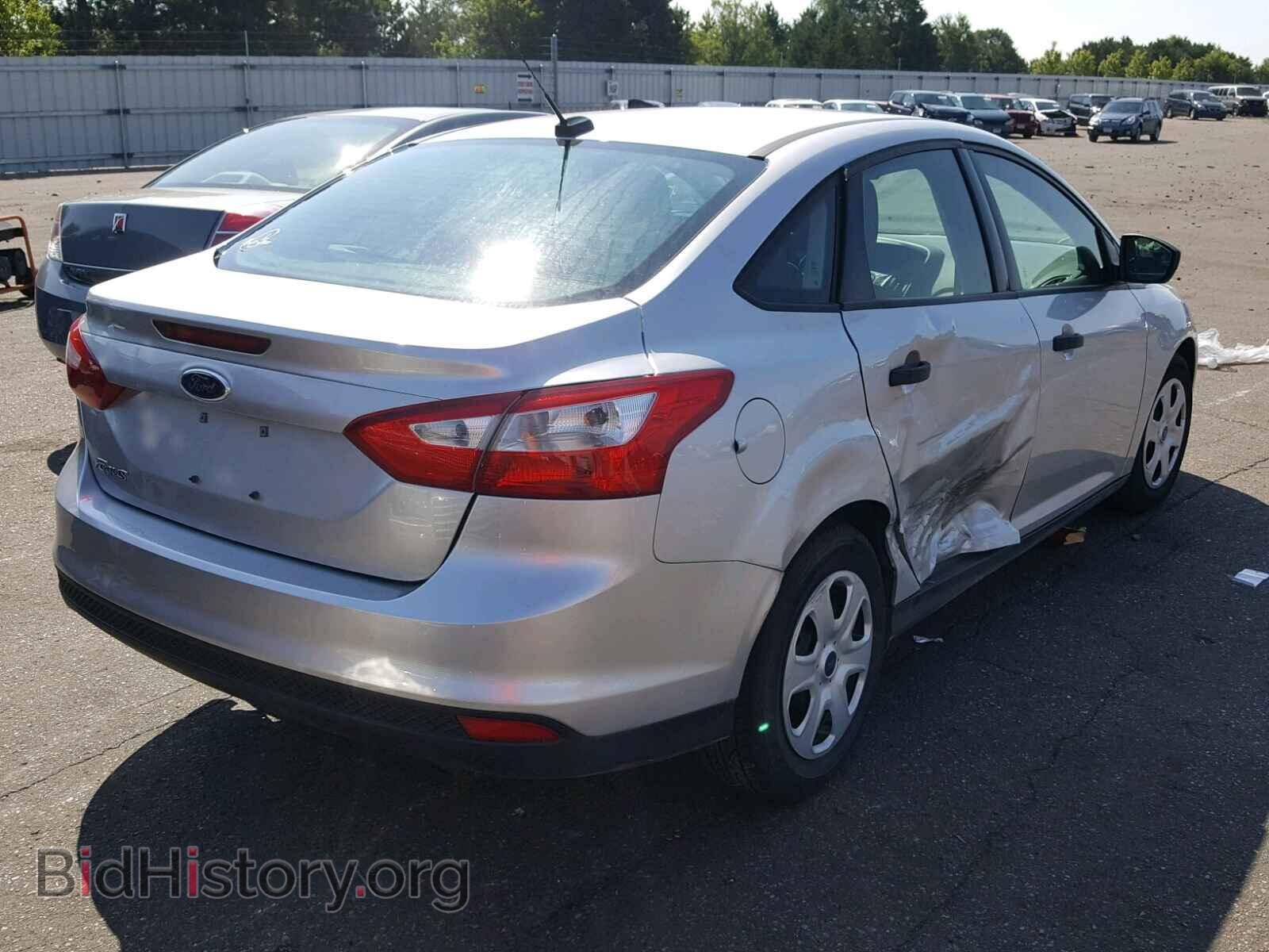 2012 Ford FOCUS (VIN 1FAHP3E22CL347672) — фото 4 из 10