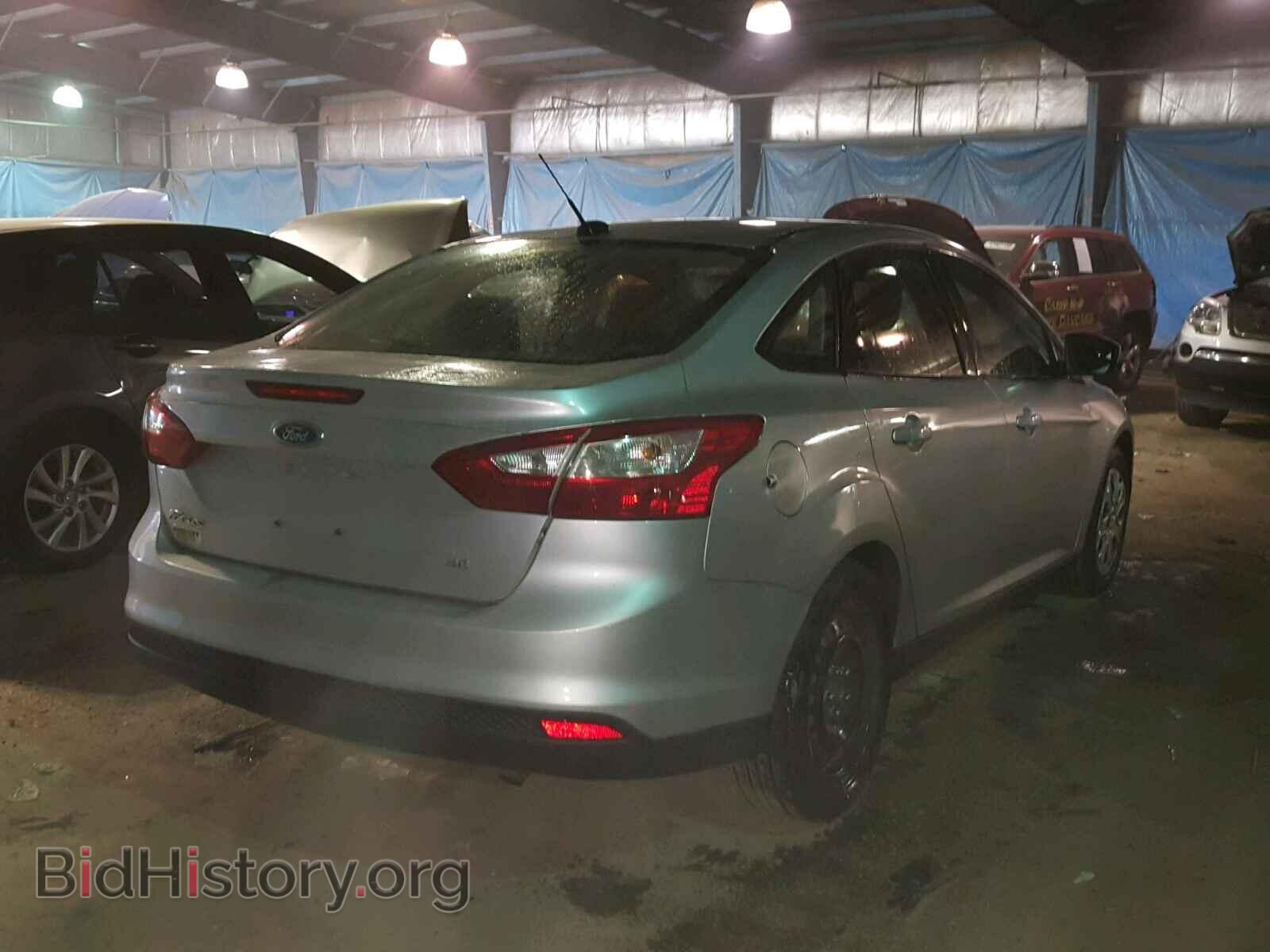 2012 Ford FOCUS (VIN 1FAHP3F24CL201224) — photo 4 of 10