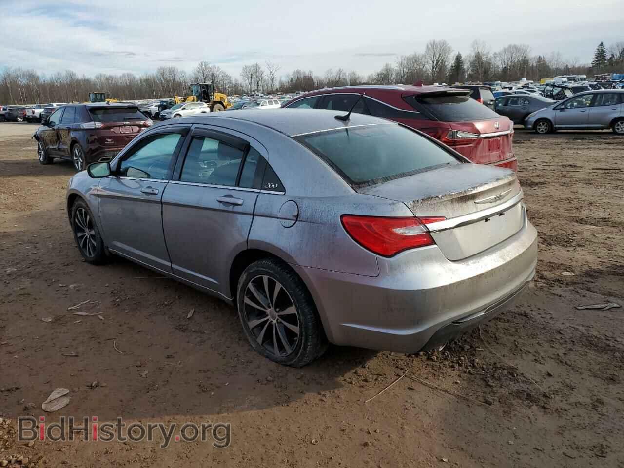 2013 CHRYSLER 200 - VIN: 1C3CCBBG0DN715934 - Фото 2