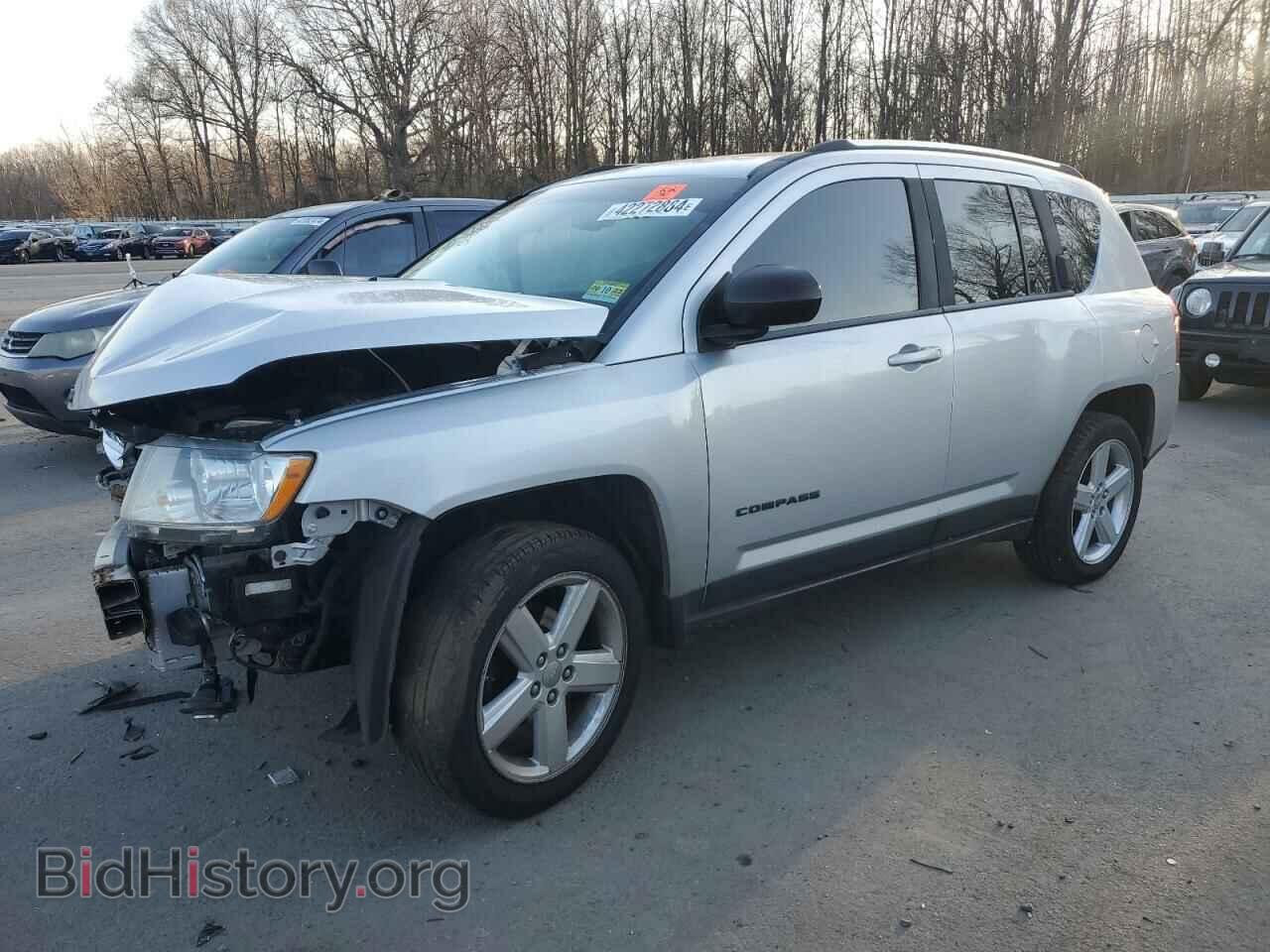 Photo 1J4NF5FB6BD205158 - JEEP COMPASS 2011