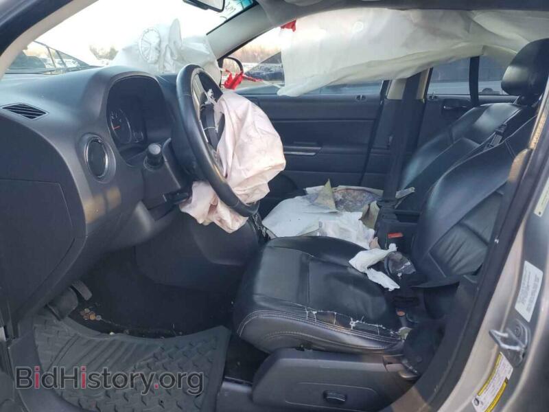 2011 Jeep COMPASS (VIN 1J4NF5FB6BD205158) — photo 7 of 14