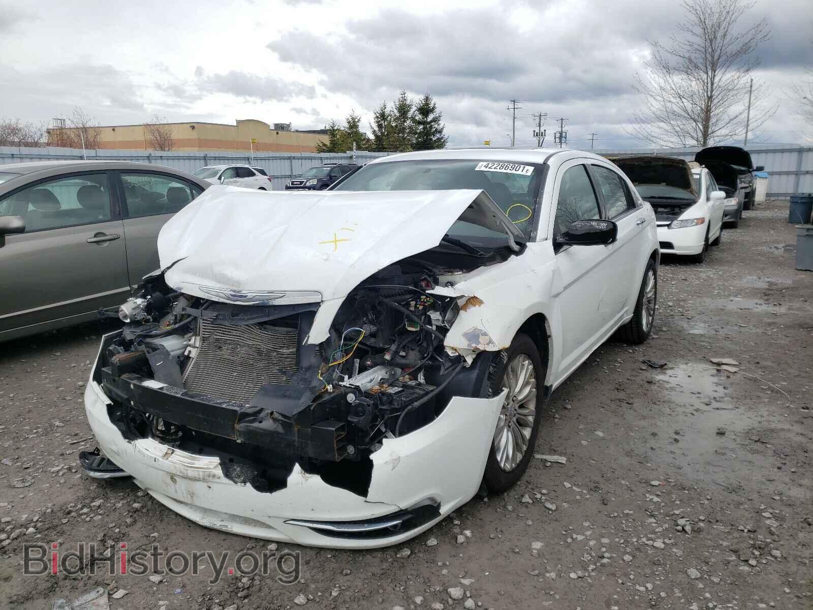 2011 CHRYSLER 200 - VIN: 1C3BC2FG2BN596559 - Фото 2